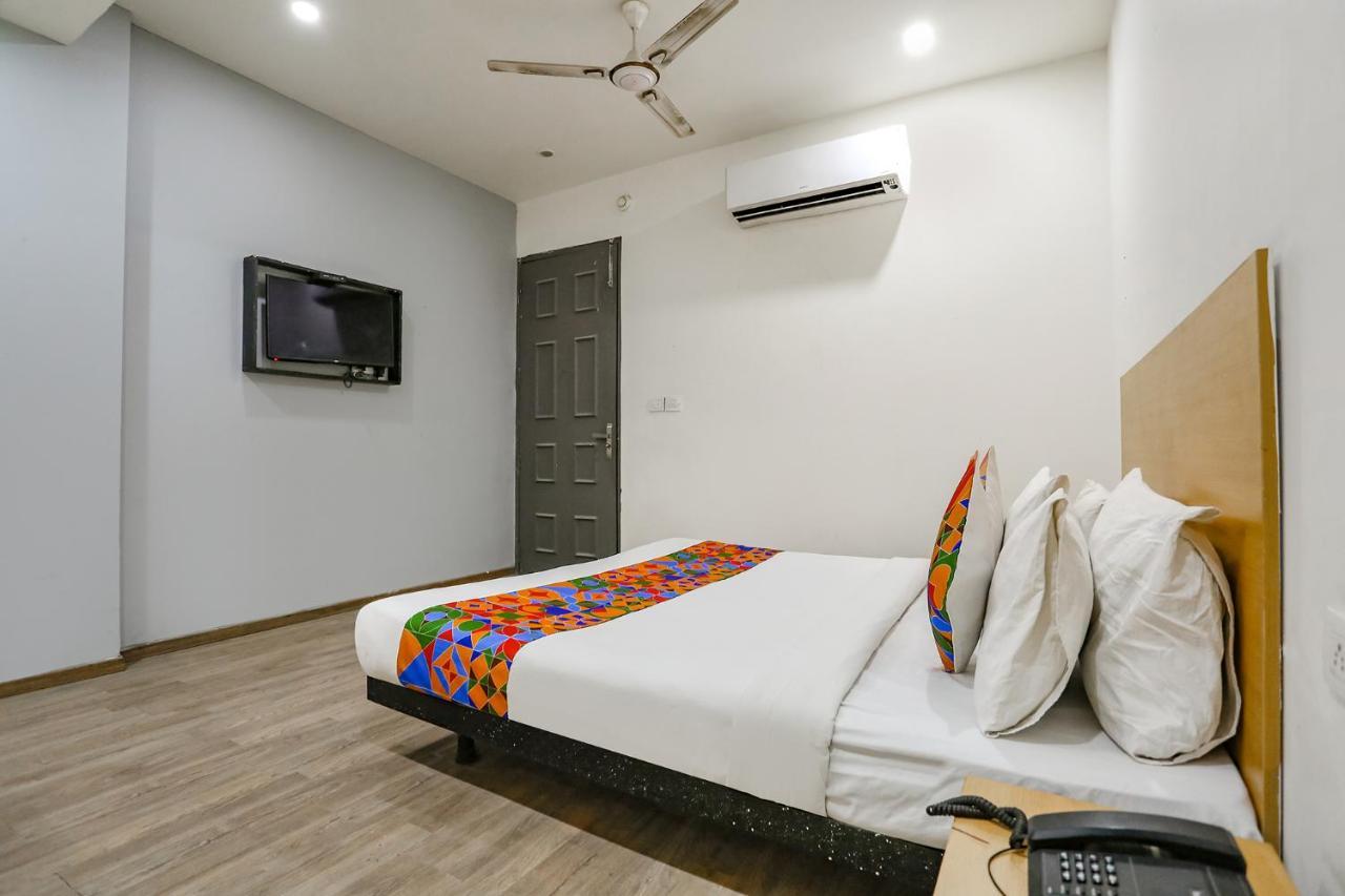 Fabhotel Vat - Meera Bagh Delhi  Exterior foto