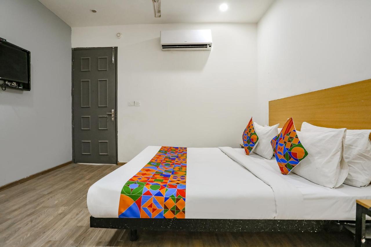 Fabhotel Vat - Meera Bagh Delhi  Exterior foto